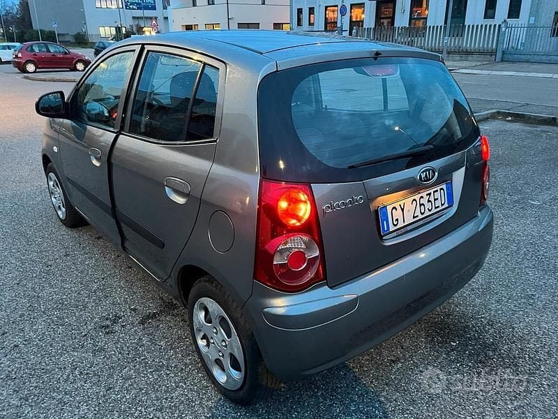 Usata Kia Picanto LX 62 CV (45 kW) 2009 Grigio Utilitaria