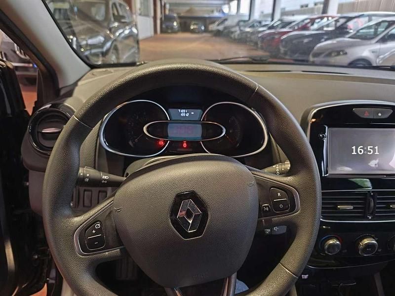 Second-hand Renault Clio IV Life 75 CP (55 kW) 2018 Negru Berlinǎ