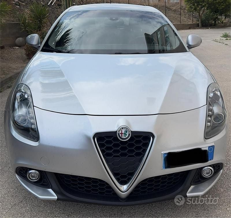 Grigio Usata 2016 Alfa Romeo Giulietta Business Due volumi | 10.000 € (Buon prezzo) - Immagine 1/4