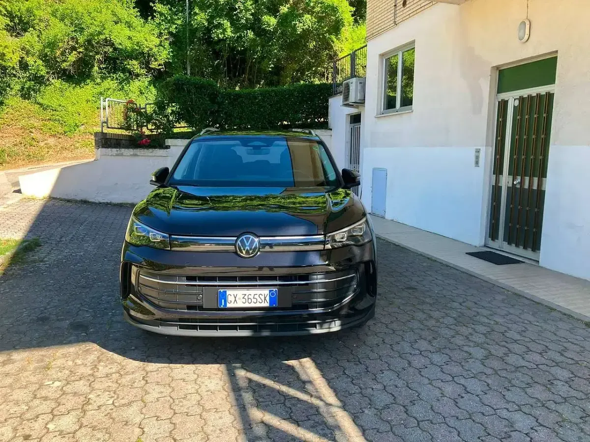 Usata VW Tiguan Edition 150 CV (110 kW) 2024 Deep black perlato SUV