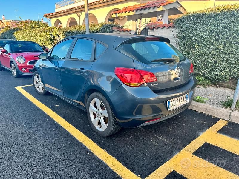 Usata Opel Astra Cosmo 110 CV (80 kW) 2010 Berlina