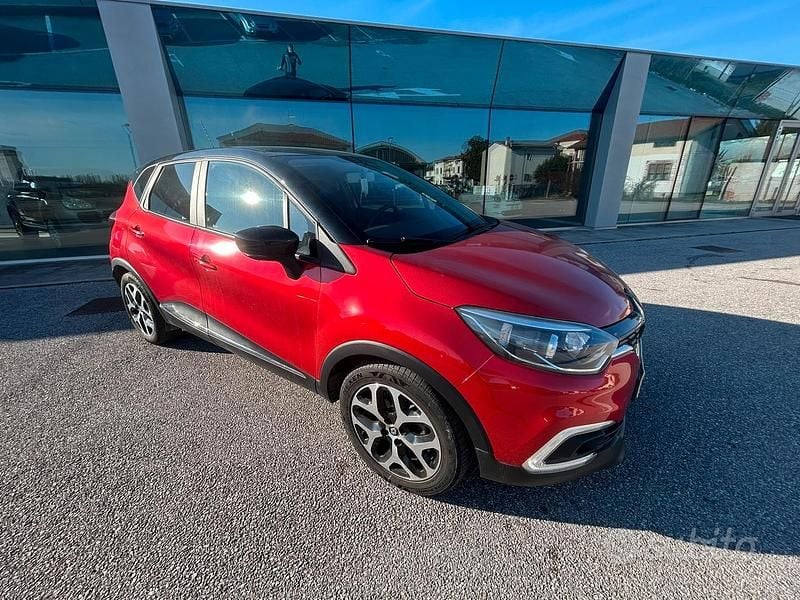 Usata Renault Captur 110 CV (80 kW) 2019 Rosso SUV