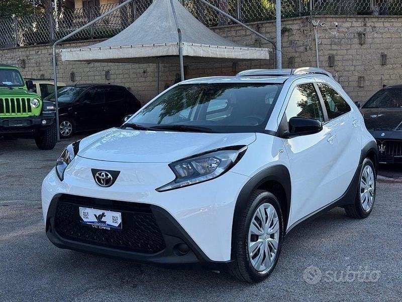 Grigio Usata 2023 Toyota Aygo X Active SUV | 11.990 € (Buon prezzo) - Immagine 1/4