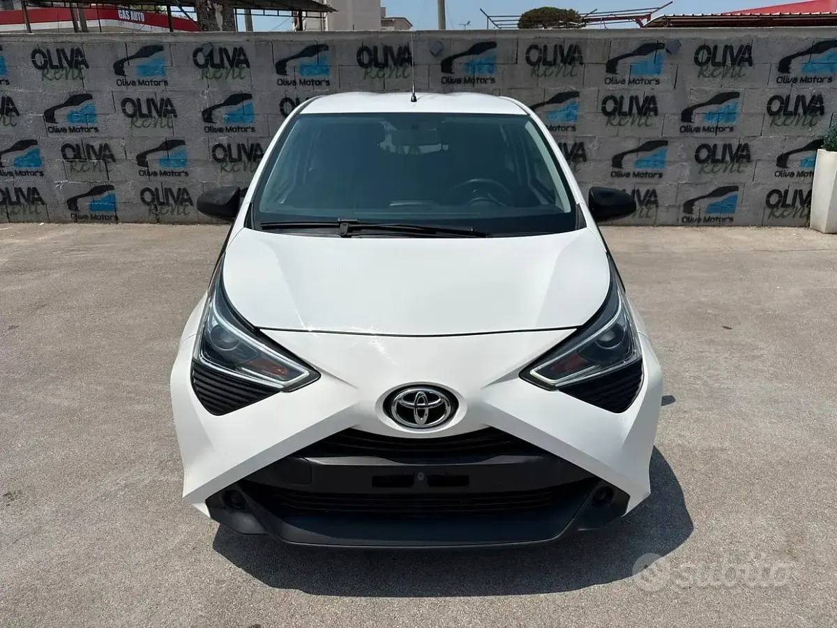 Usata Toyota Aygo X-wave 72 CV (52 kW) 2021 Bianco Utilitaria