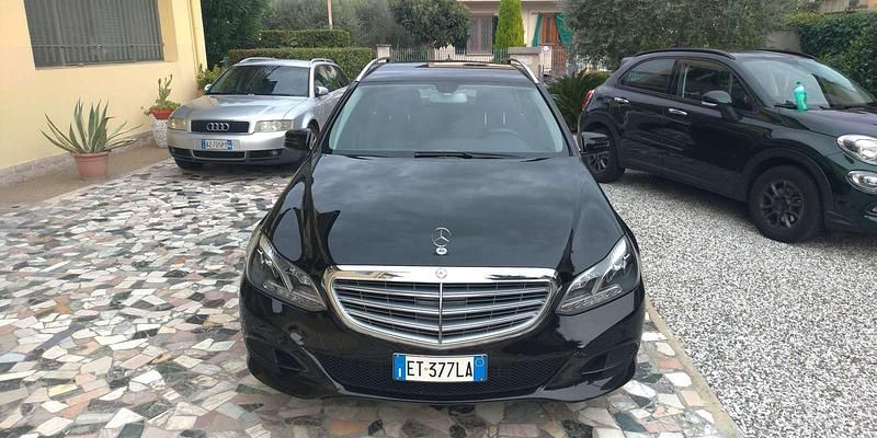 Usata Mercedes E200 Elegance 136 CV (100 kW) 2013 Nero Station wagon