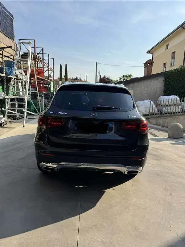 Usata Mercedes GLC300e Business 211 CV (155 kW) 2020 Grigio SUV