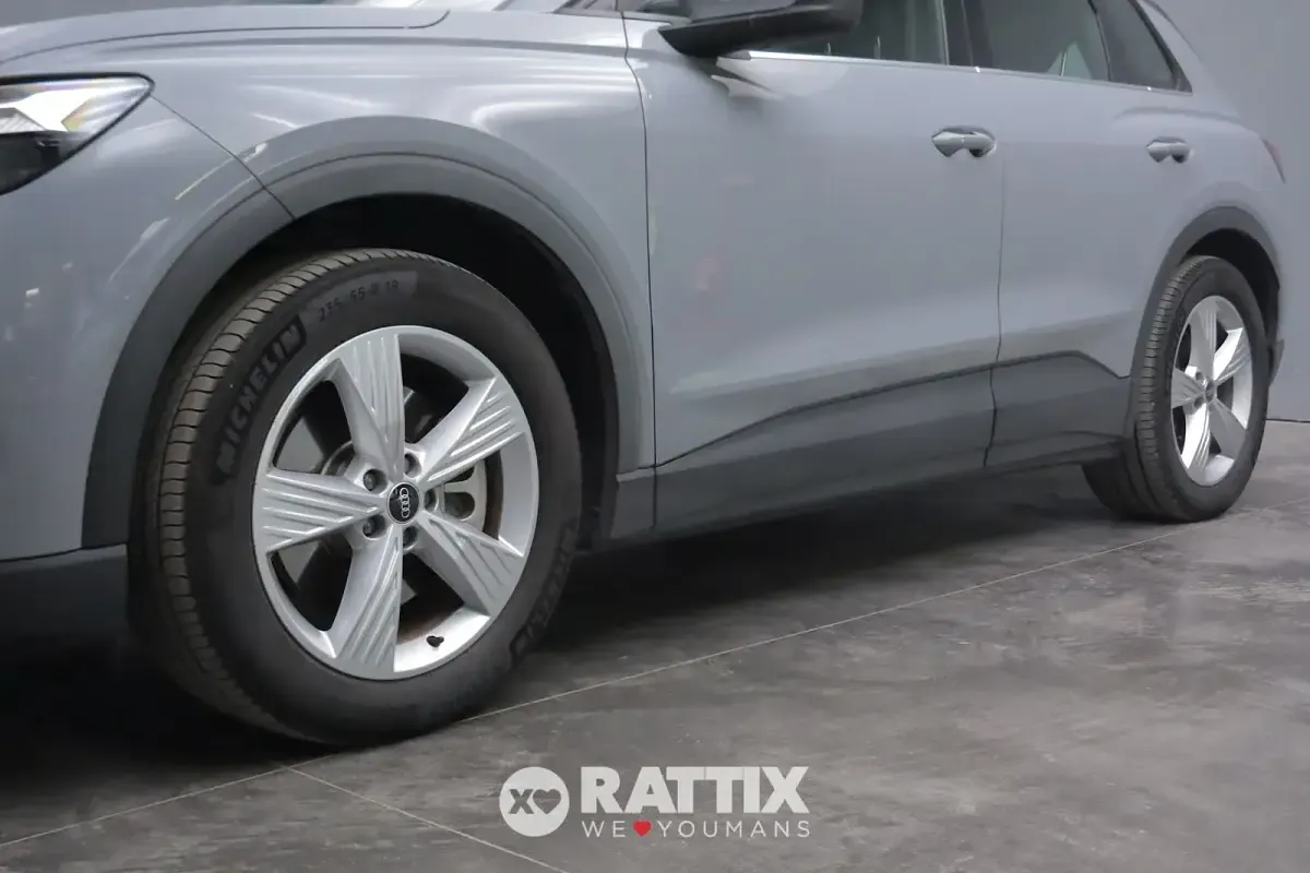 Usata Audi Q4 e-tron Business 150 kW (204 CV) 2022 Grigio SUV
