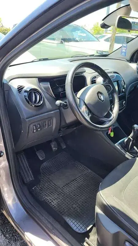 Usata Renault Captur Zen 90 CV (66 kW) 2017 Argento SUV