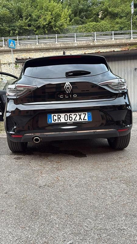 Usata Renault Clio V 100 CV (73 kW) 2024 Nero Berlina