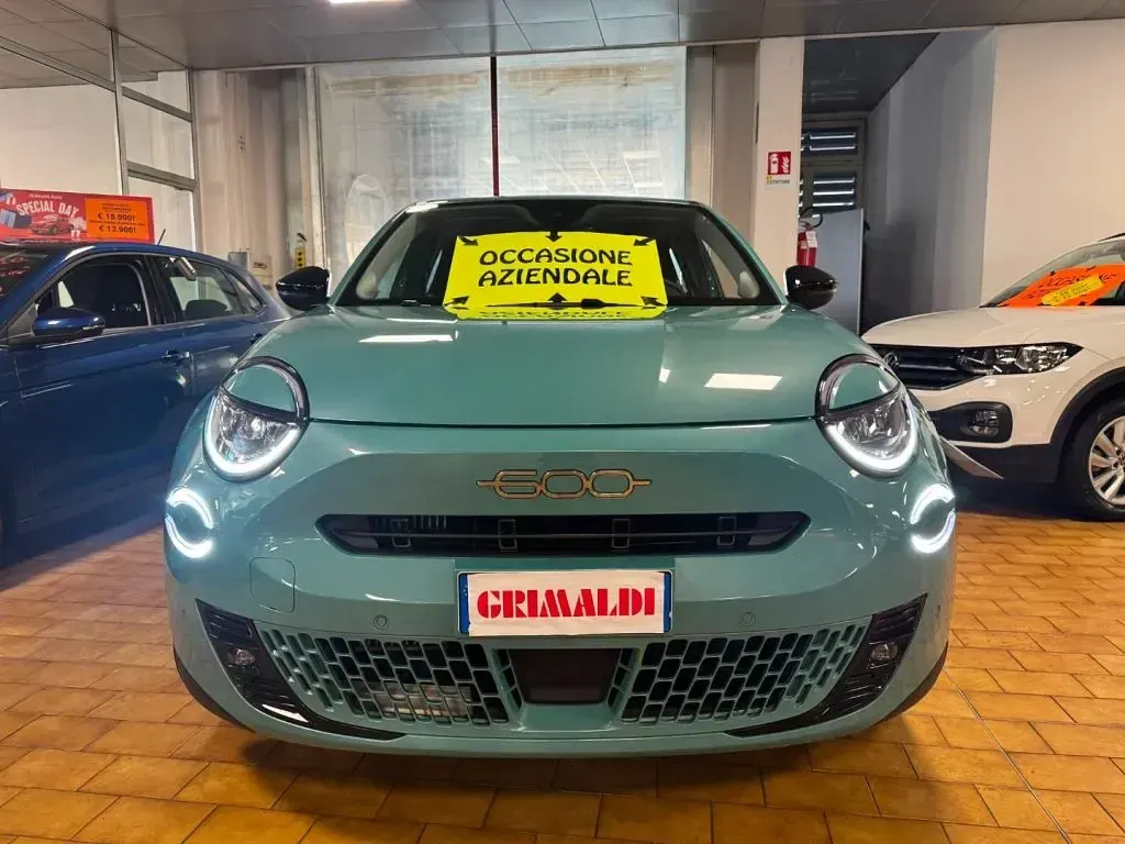 Usata Fiat 600 Comfort 145 CV (106 kW) 2025 Azzurro acqua / metallizzato SUV