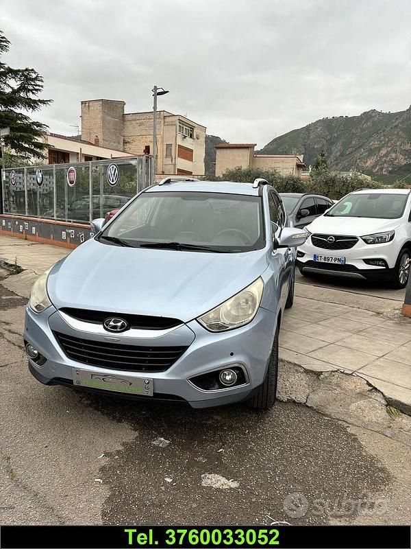 Blu Usata 2012 Hyundai ix35 Comfort SUV | 6990 € (Super prezzo) - Immagine 1/4
