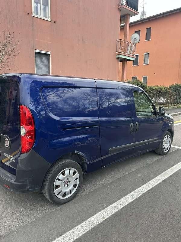 Usata Fiat Doblò 105 CV (77 kW) 2014 Blu/azzurro Monovolume