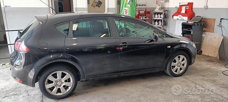 Nero Usata 2009 Seat Leon Due volumi | 2300 € (Ottimo prezzo) - Immagine 1/4