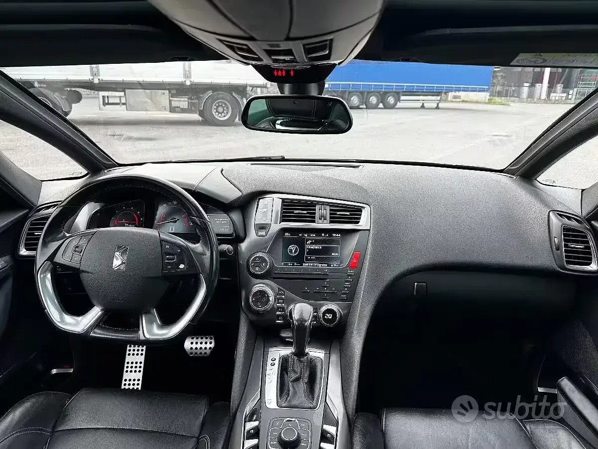 Usata DS Automobiles DS5 Sport Chic 181 CV (133 kW) 2015 Nero Utilitaria