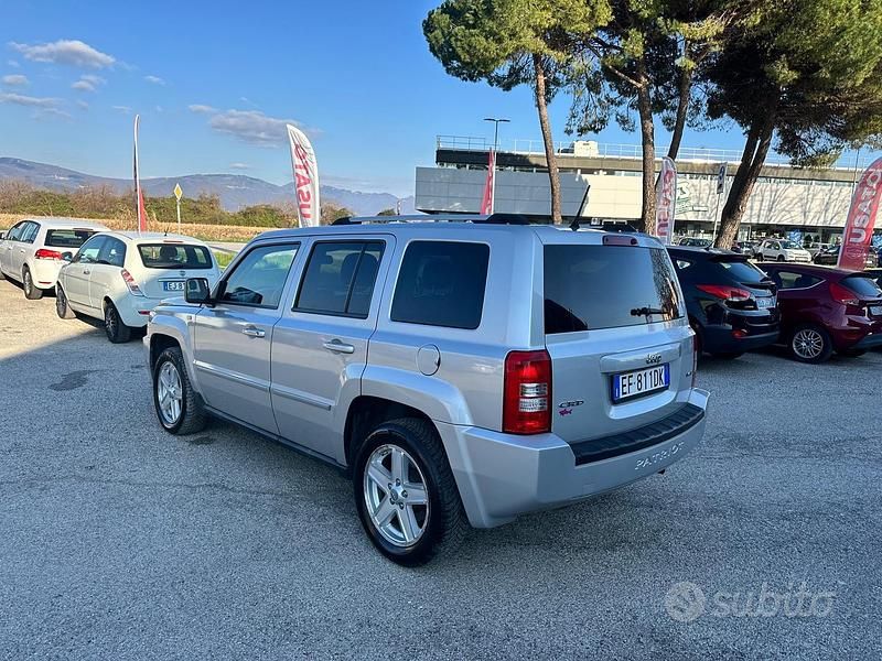 Usado Jeep Patriot Limited 163 CV (119 kW) 2010 Gris SUV