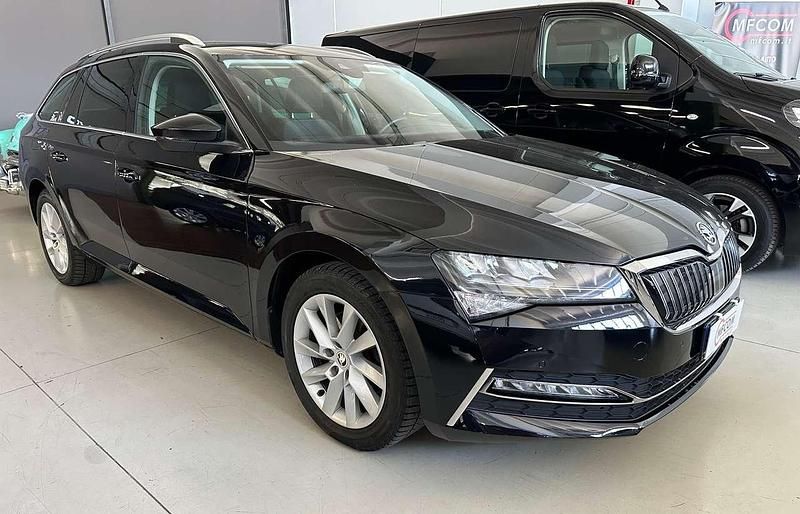Usado Skoda Superb Executive 156 CV (114 kW) 2020 Negro Familiar