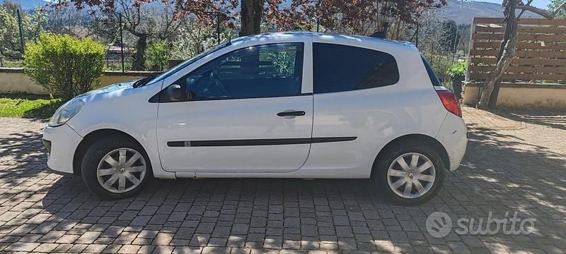 Usata Renault Clio 65 CV (47 kW) 2008 Bianco Utilitaria