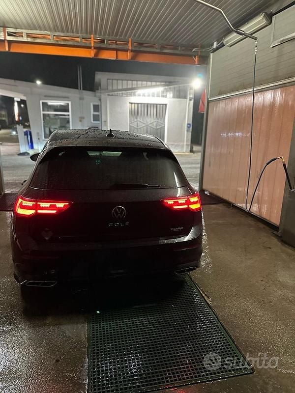 Usata VW Golf VIII R-line 150 CV (110 kW) 2022 Nero Berlina
