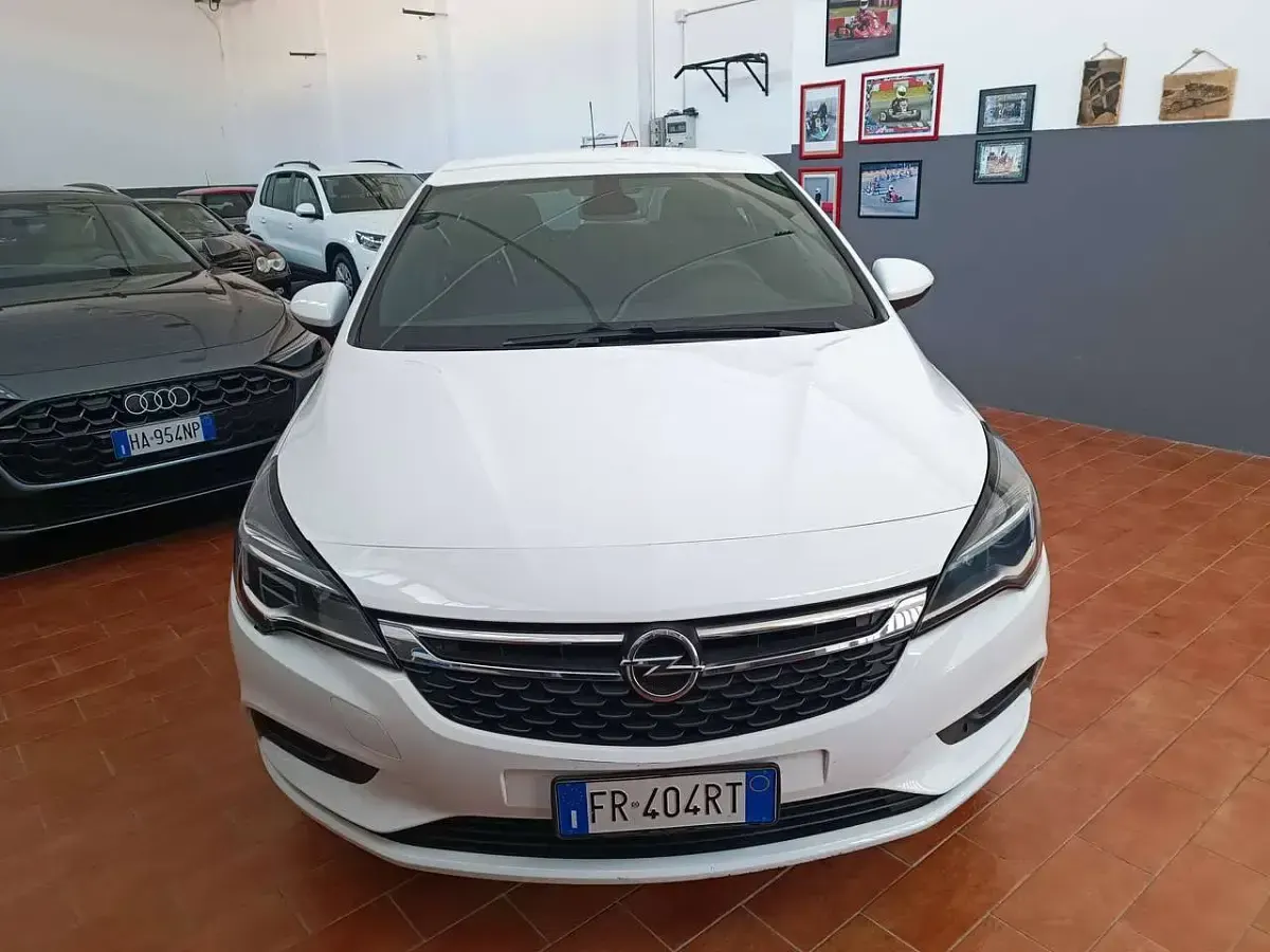 Usata Opel Astra Dynamic 110 CV (80 kW) 2018 Summit white Berlina