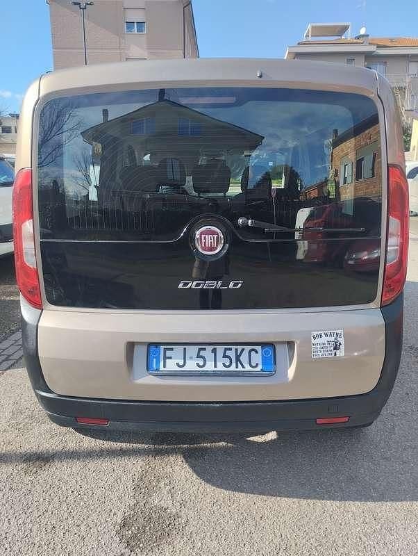 Usata Fiat Doblò Lounge 95 CV (69 kW) 2017 Bronzo Monovolume