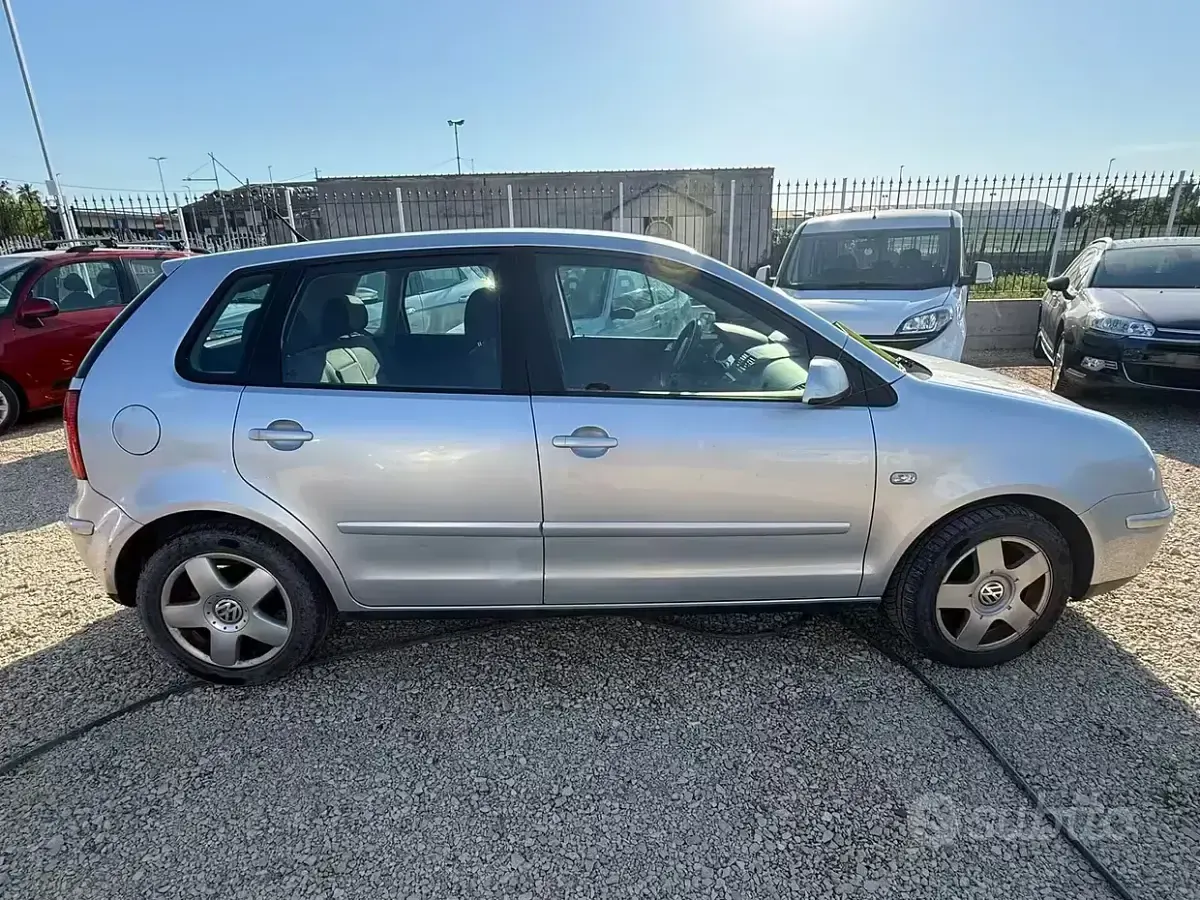 Usata VW Polo Highline 101 CV (74 kW) 2004 Grigio Berlina