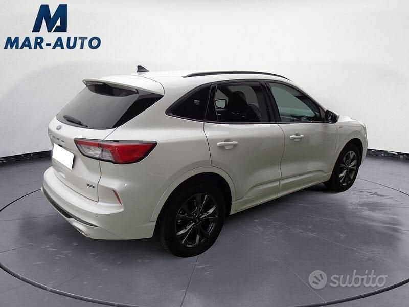Usata Ford Kuga ST-Line X 190 CV (139 kW) 2022 Bianco SUV