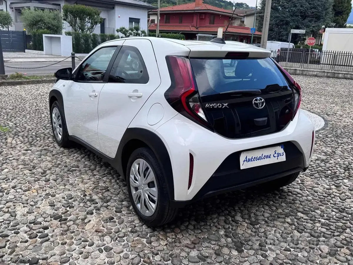Usata Toyota Aygo X Active 72 CV (52 kW) 2022 Bianco SUV