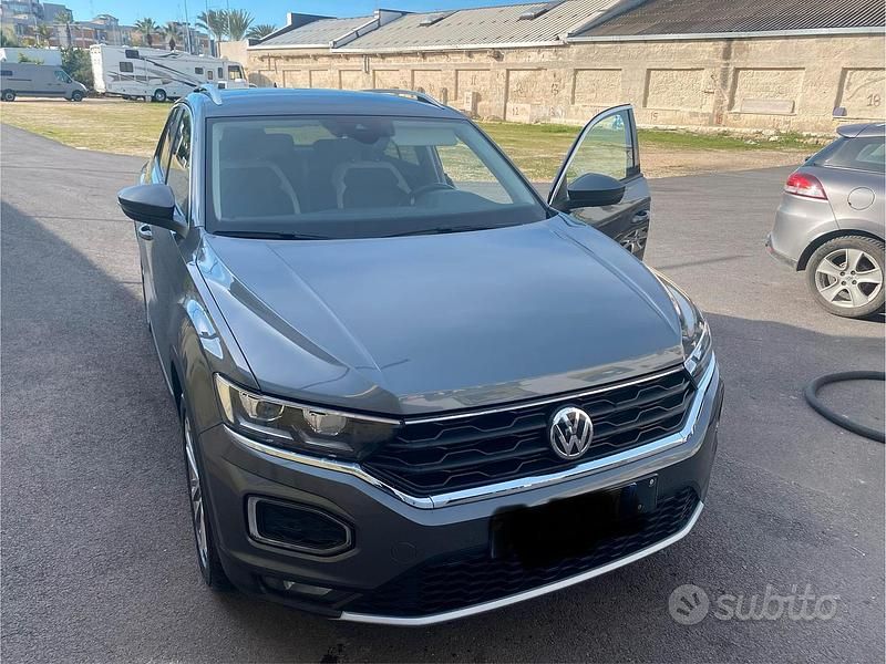 Usata VW T-Roc 150 CV (110 kW) 2019 Grigio SUV