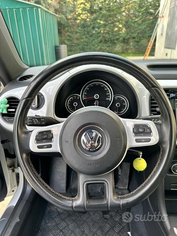 Usata VW Beetle 105 CV (77 kW) 2014 Bianco Utilitaria