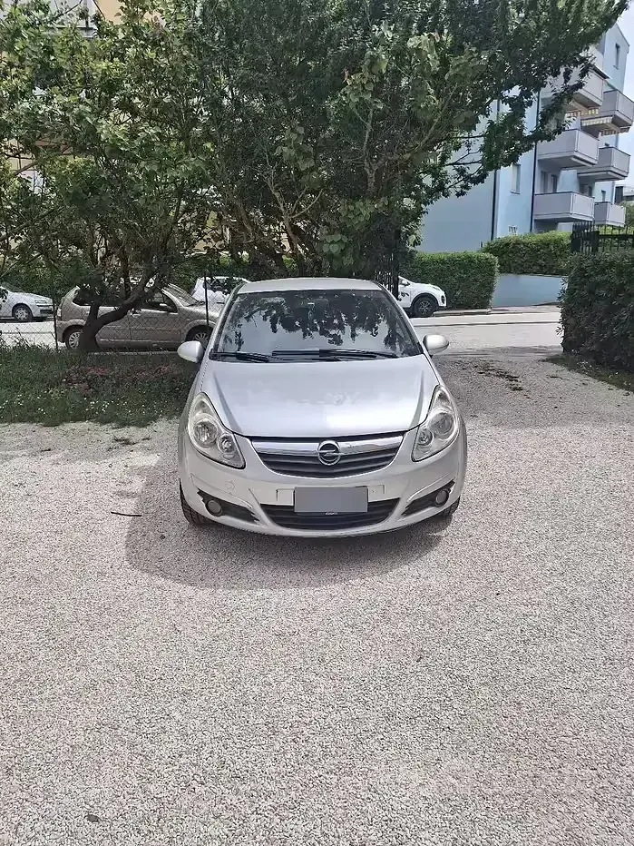 Usata Opel Corsa 80 CV (58 kW) 2011 Utilitaria