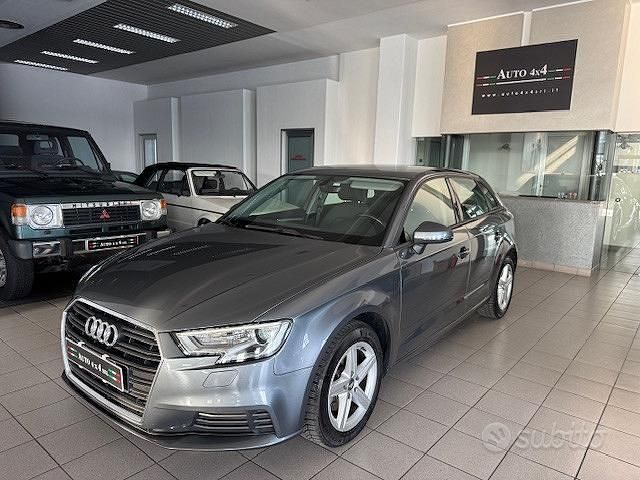 Usata Audi A3 Business 116 CV (85 kW) 2018 Blu Berlina