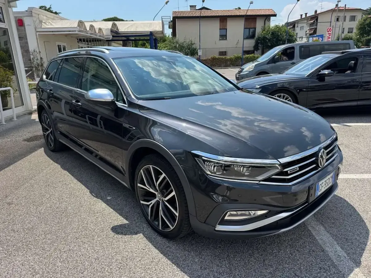 Usata VW Passat Alltrack 200 CV (147 kW) 2021 Grigio Station wagon