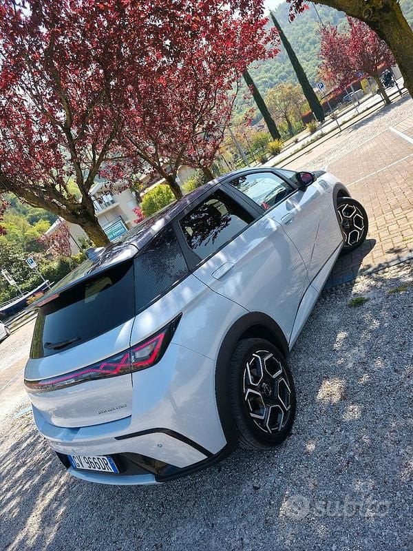 Usata BYD Dolphin Design 64 kW (88 CV) 2024 Grigio Utilitaria