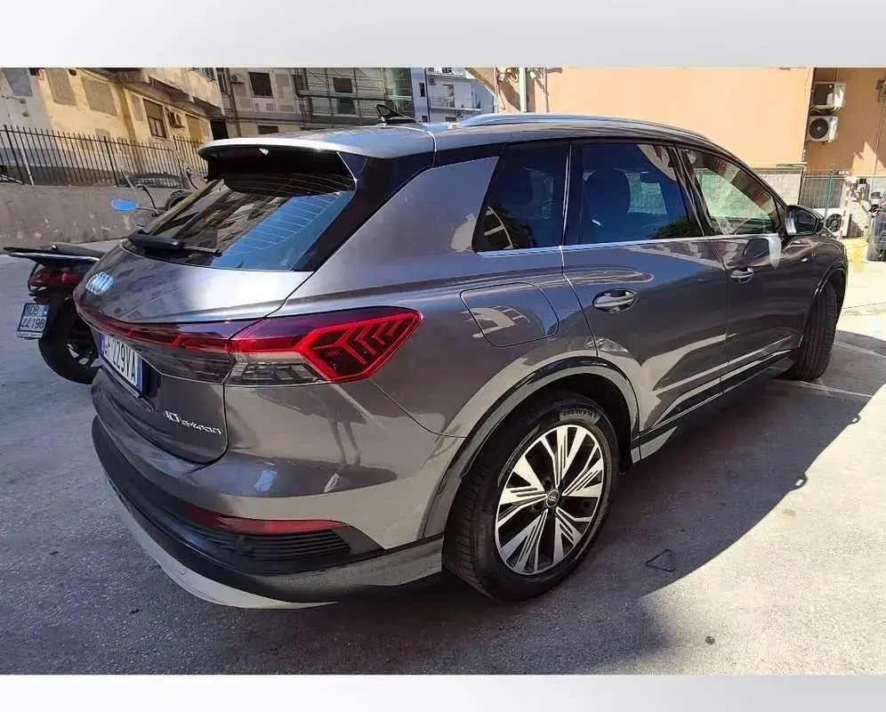 Usata Audi Q4 e-tron Advanced 150 kW (204 CV) 2021 Grigio SUV