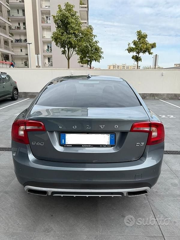 Usata Volvo S60 150 CV (110 kW) 2016 Grigio Berlina