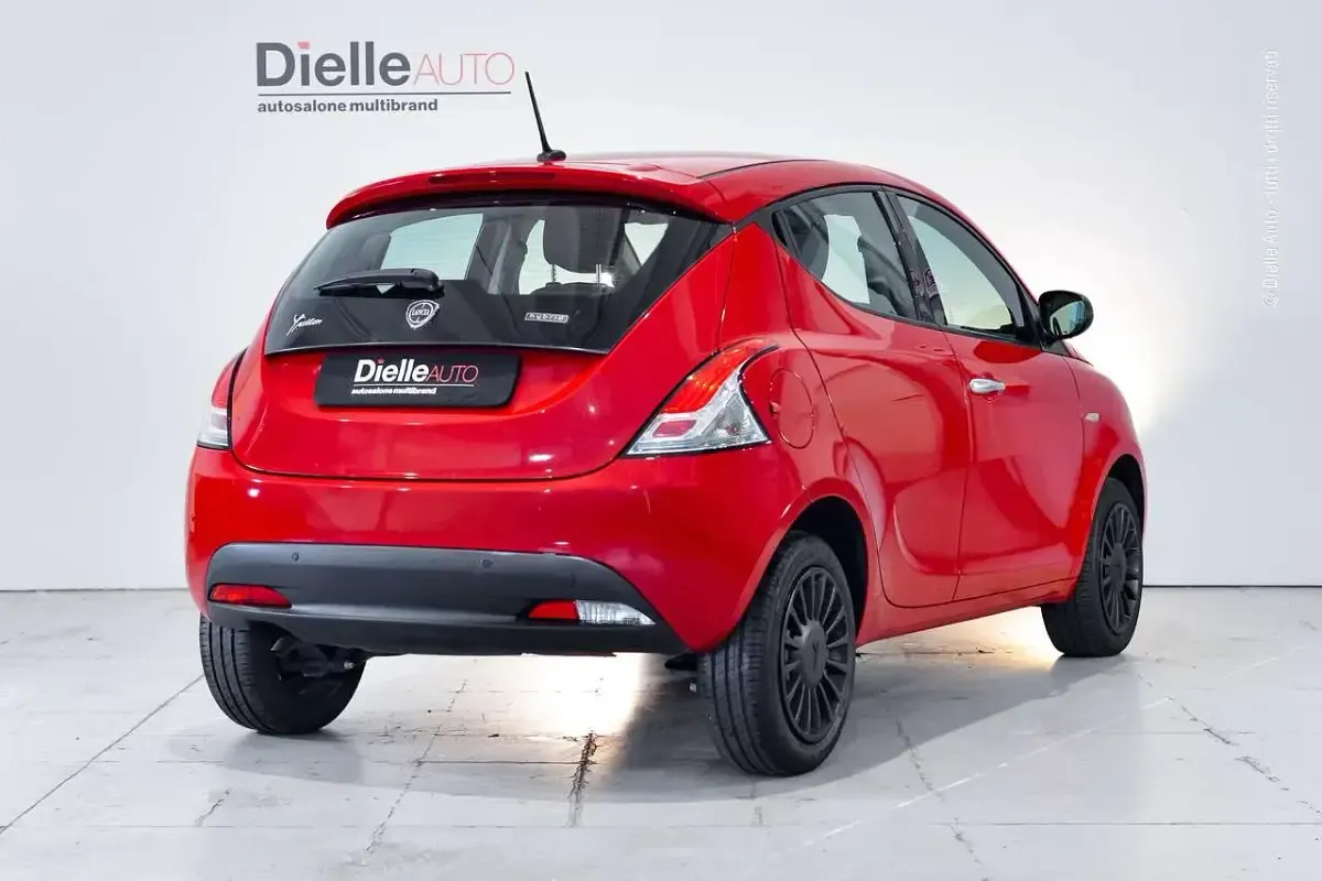 Usata Lancia Ypsilon Silver 95 CV (69 kW) 2023 Rosso Utilitaria