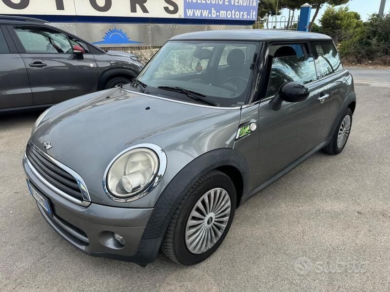 Usata Mini Cooper D 109 CV (80 kW) 2010 Grigio Utilitaria