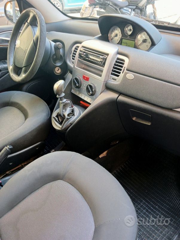 Usata Lancia Ypsilon 60 CV (44 kW) 2011 Nero Utilitaria