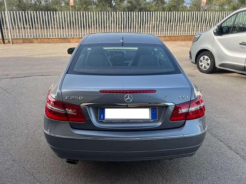 Usata Mercedes E250 Avantgarde 204 CV (150 kW) 2010 Grigio Coupé