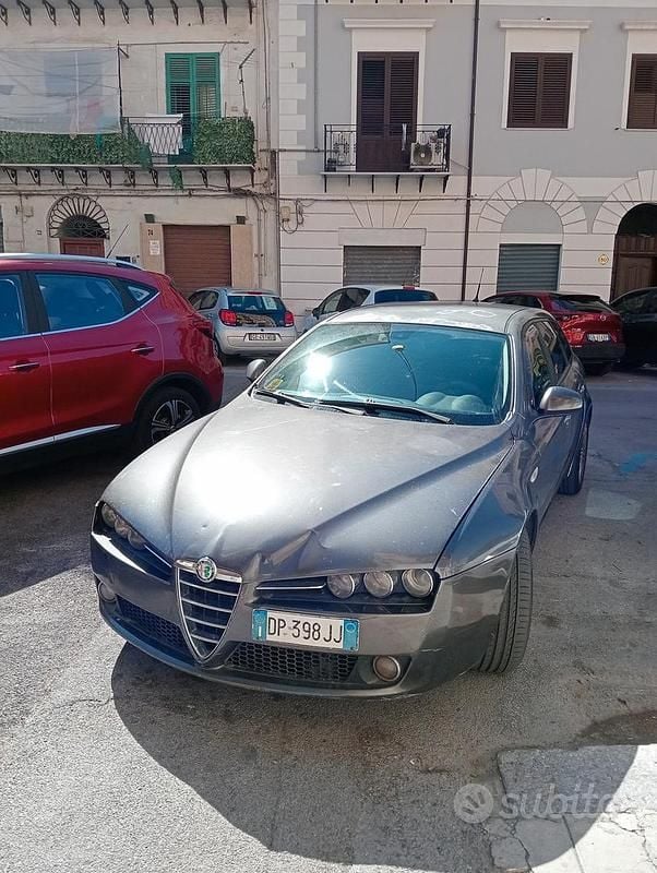 Grigio Usata 2008 Alfa Romeo 159 Station wagon | 2000 € (Super prezzo) - Immagine 1/4