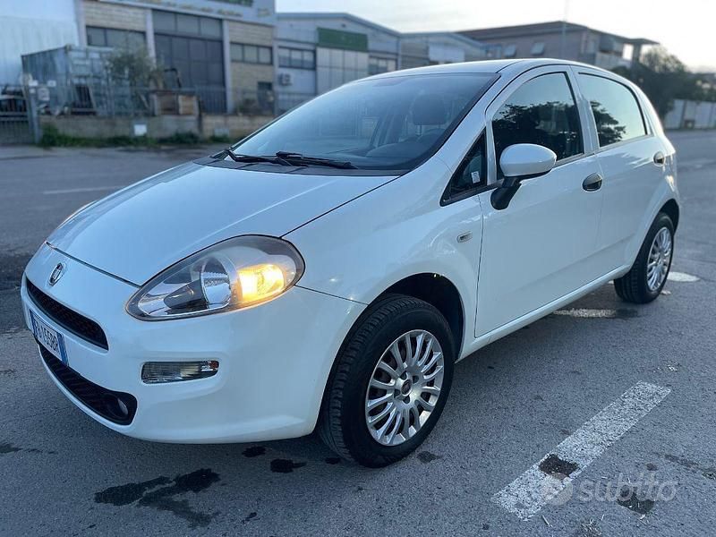 Usata Fiat Punto Lounge 77 CV (56 kW) 2015 Bianco Berlina