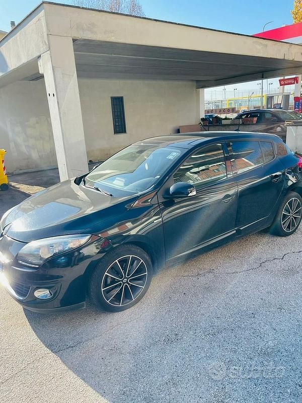 Nero Usata 2012 Renault Mégane Tre volumi | 5000 € - Immagine 1/4