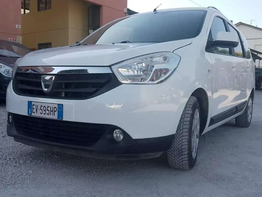 Usata Dacia Lodgy Ambiance 107 CV (78 kW) 2014 Monovolume