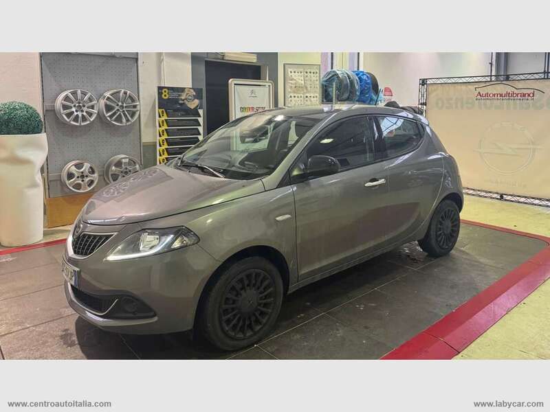 Usata Lancia Ypsilon Silver 69 CV (50 kW) 2022 Grigio Utilitaria