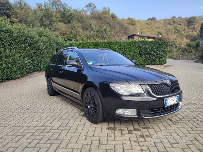 Usata 2012 Skoda Superb LAURIN & KLEMENT Station wagon | 11.350 € (Buon prezzo) - Immagine 1/4