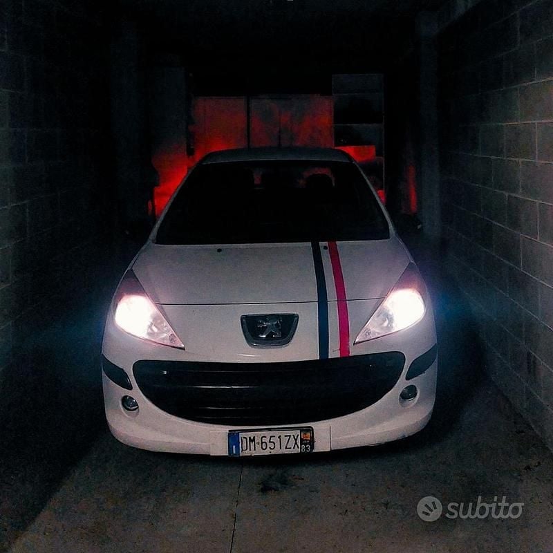 Begagnad Peugeot 207 73 HK (53 kW) 2008 Vit Sedan