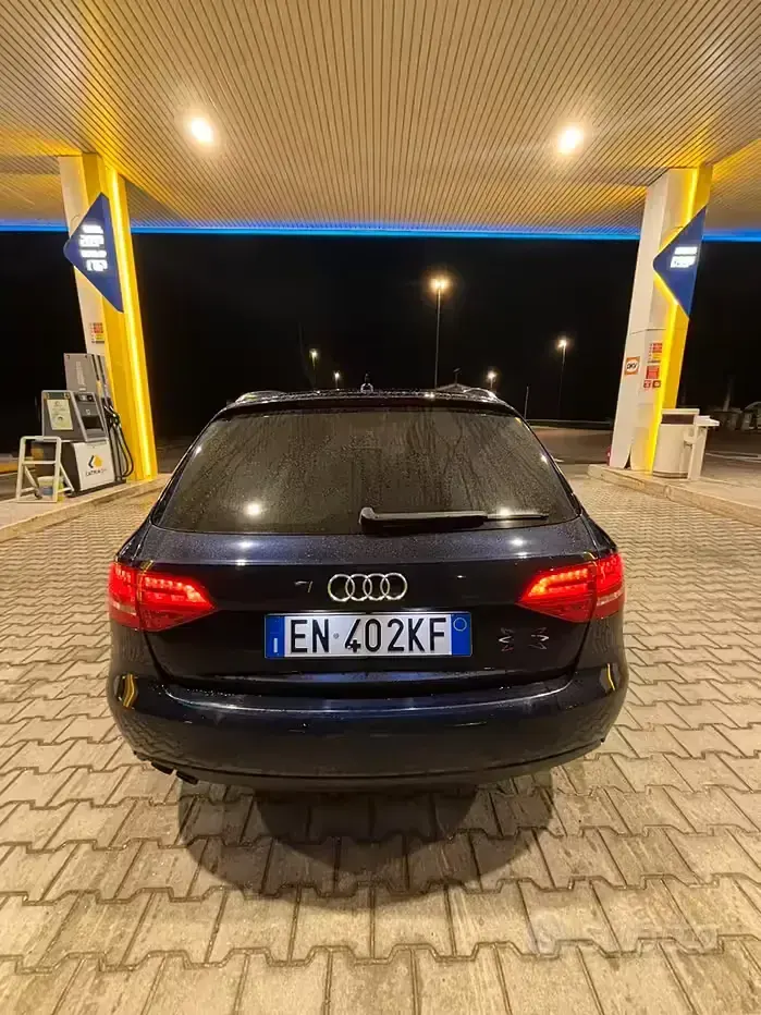 Usado Audi A4 143 CV (105 kW) 2013 Azul Familiar