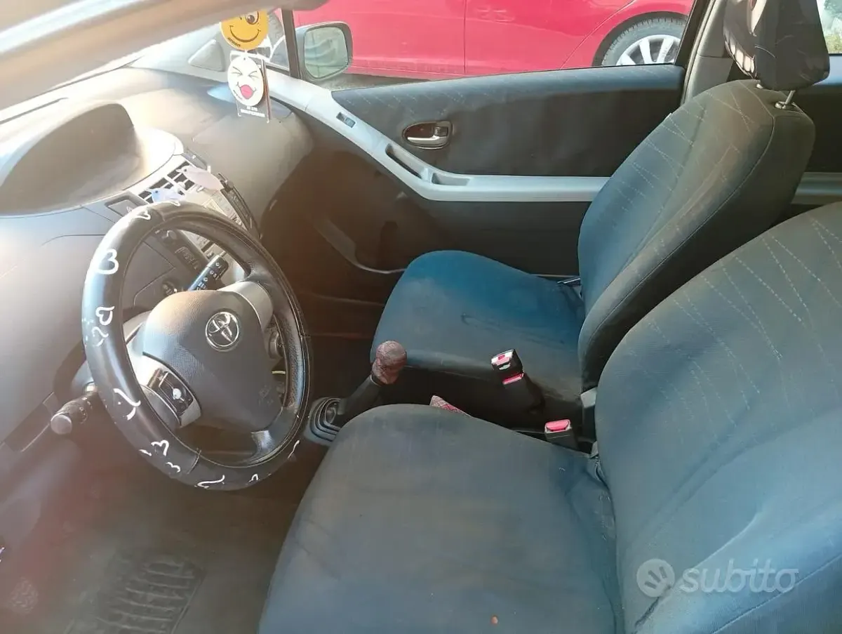 Usata Toyota Yaris 90 CV (66 kW) 2007 Nero Utilitaria