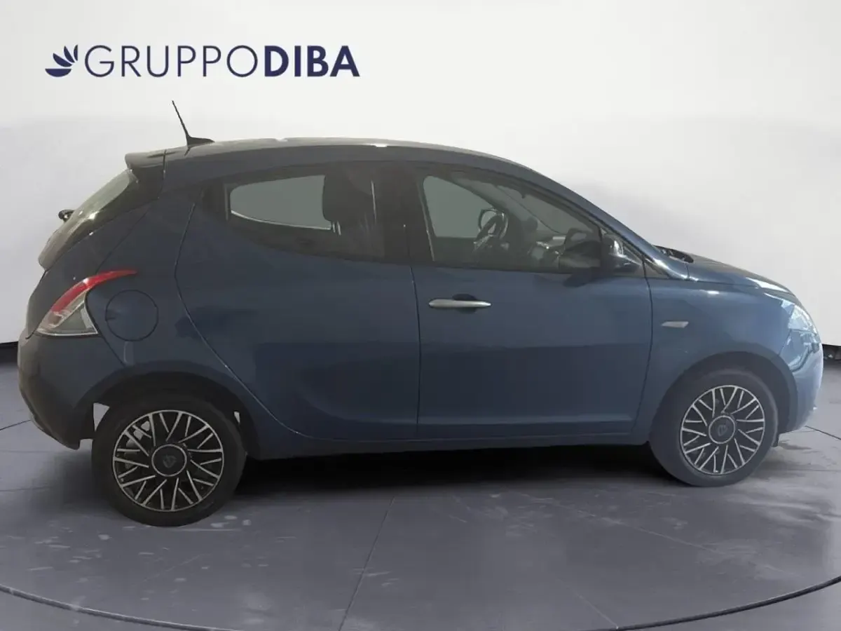 Usata Lancia Ypsilon S 70 CV (51 kW) 2024 Blu Utilitaria