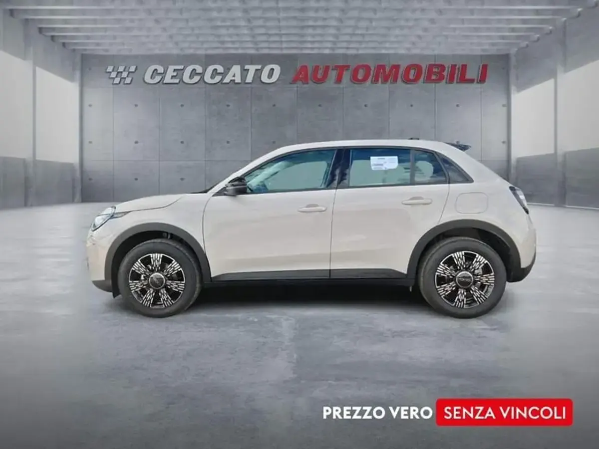 Nuova Fiat 600 Icon 100 CV (73 kW) 2026 Beige SUV